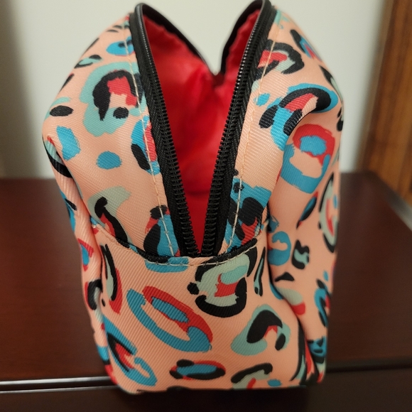 CLJNIQUE COSMETIC BAG  Leopard or Cheetah Print - Picture 2 of 6